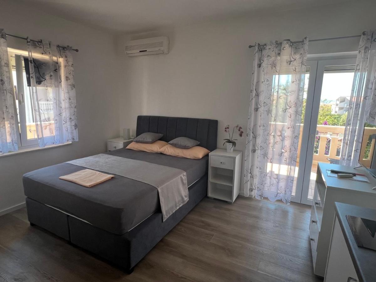 Apartments Villa Zdrava Трогир Екстериор снимка