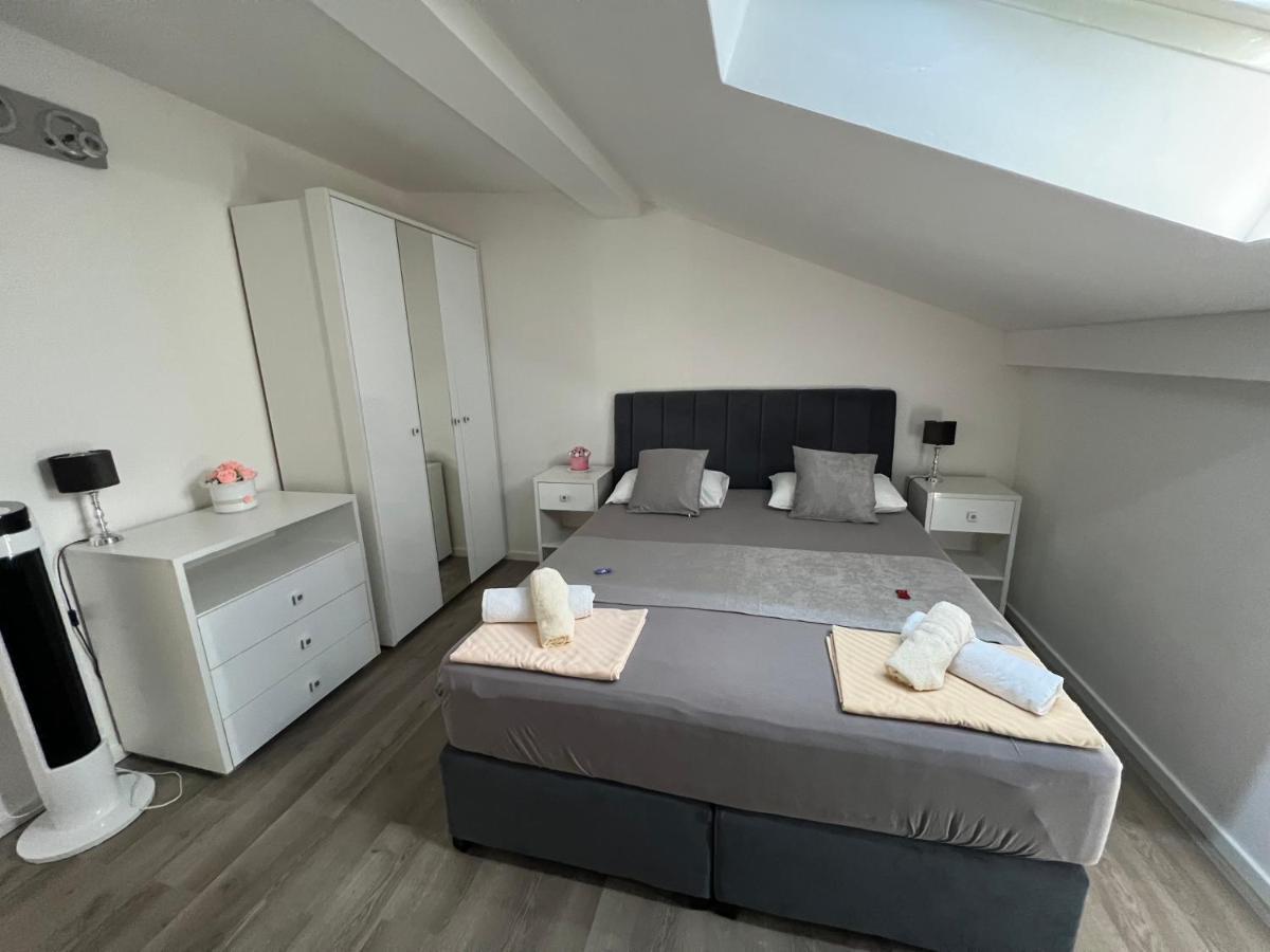 Apartments Villa Zdrava Трогир Екстериор снимка